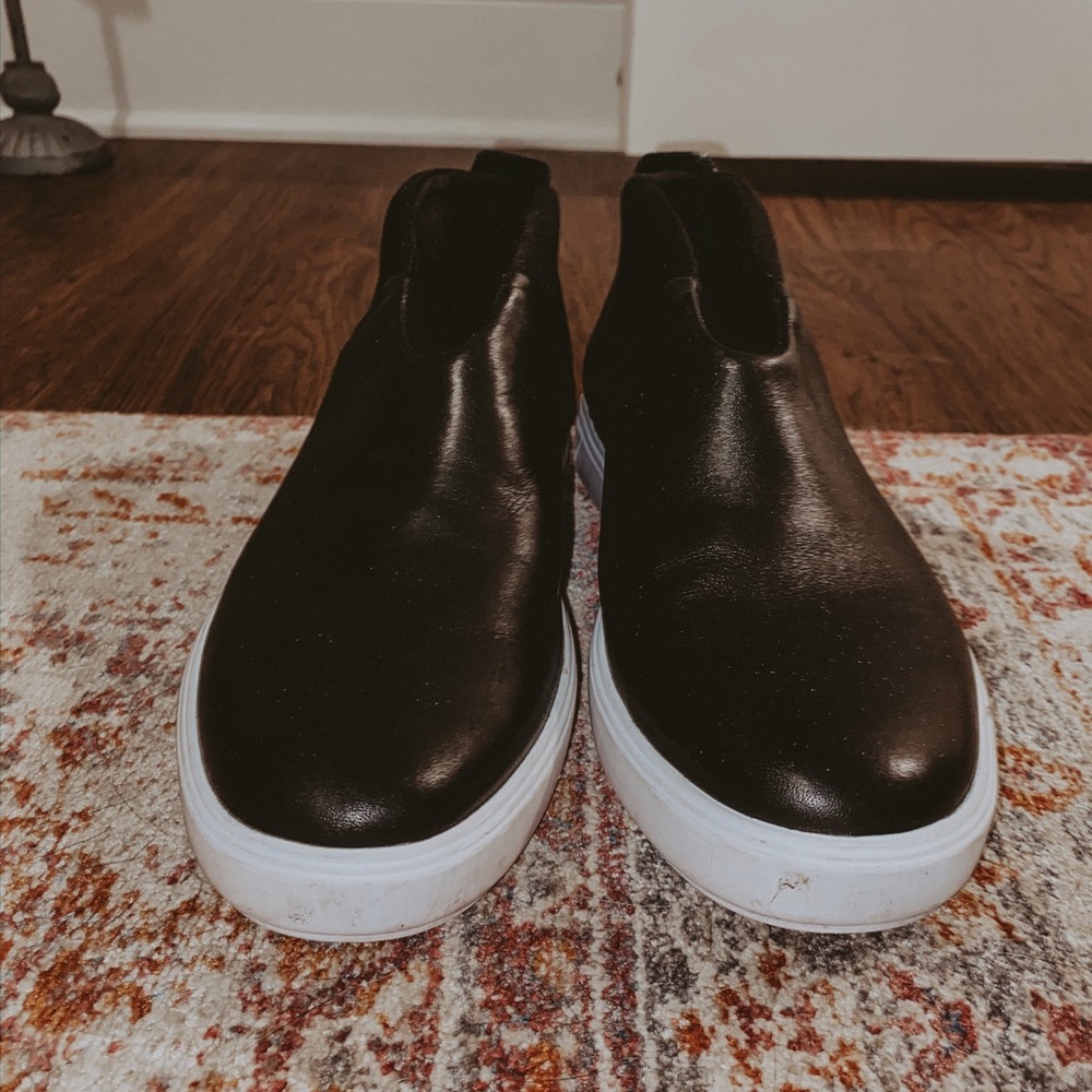 Trendy Black Under Armour Shoes (worn very little)